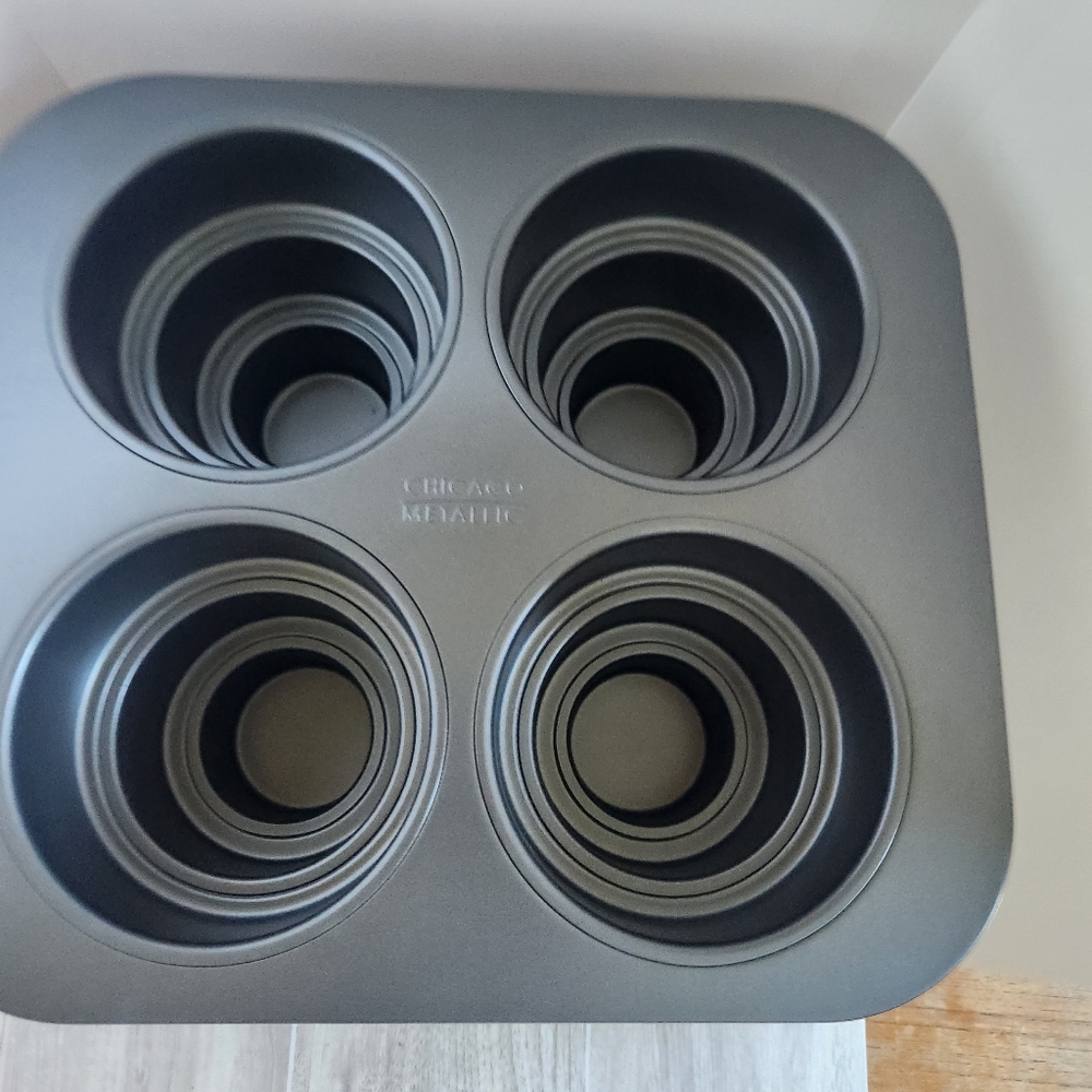 Chicago Metallic Multi Tier Cake Pan 4 Cavity 10.6 x 9.60 x 4.5 Inch